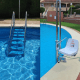 Accesibilidad en piscinas : escalera de poeldaños anchos de acero inoxidable - elevador hidráhulico