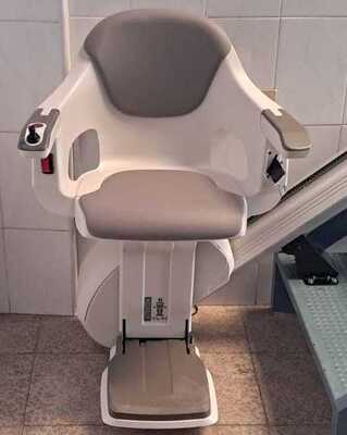Silla salvaescaleras recta instalada en Torreaguera Murcia