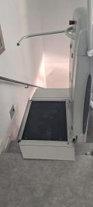 Base con suelo antideslizante de la plataforma curva Supra en funcionamiento